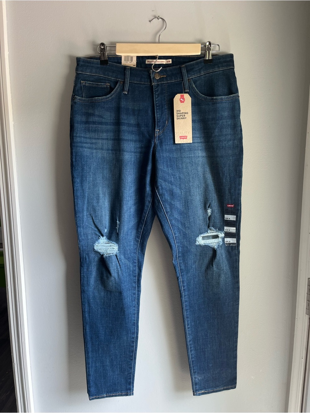 Levi’s Women’s 310 Shaping Shaping Super Skinny Jeans